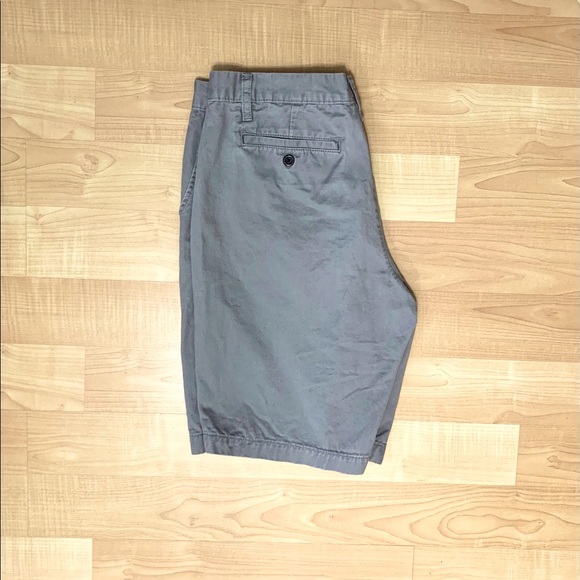 GAP Khaki Shorts - Picture 2 of 3